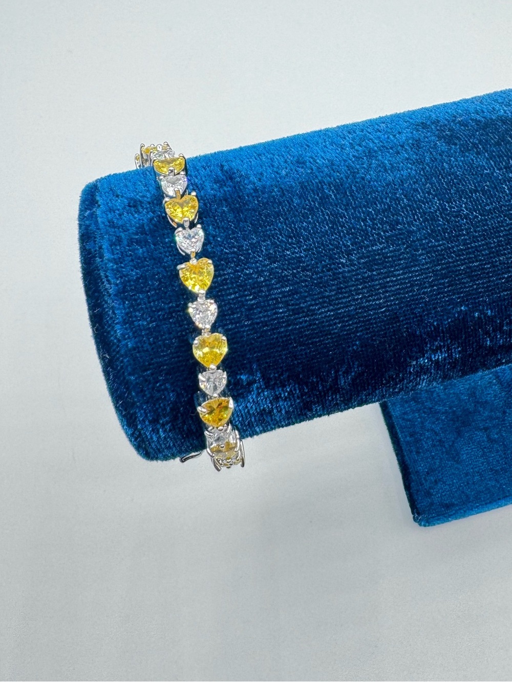 18k 12.5ct Canary Heart Tennis Bracelet - Picture 7 of 12